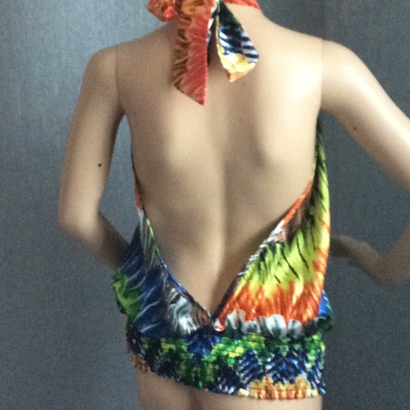 Backless beauty - Picture 5 of 5
